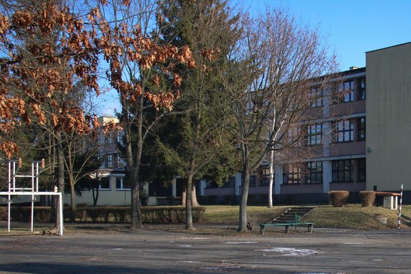 budynek pierwszego liceum ogólnokształcącego im. S. Żeromskiego w Kielcach