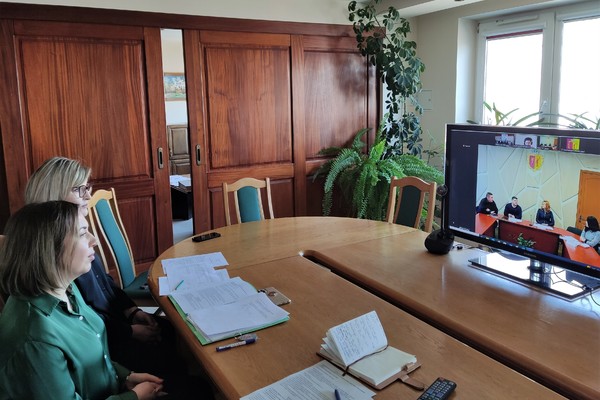 Spotkanie online pomiędzy przedstawicielami Urzędu Miasta Kielce oraz Kamieńskiej Terytorialnej Gromady w Ukrainie.