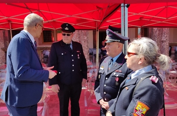 Prezydent Kielc w towarzystwie strażaków z Niemiec