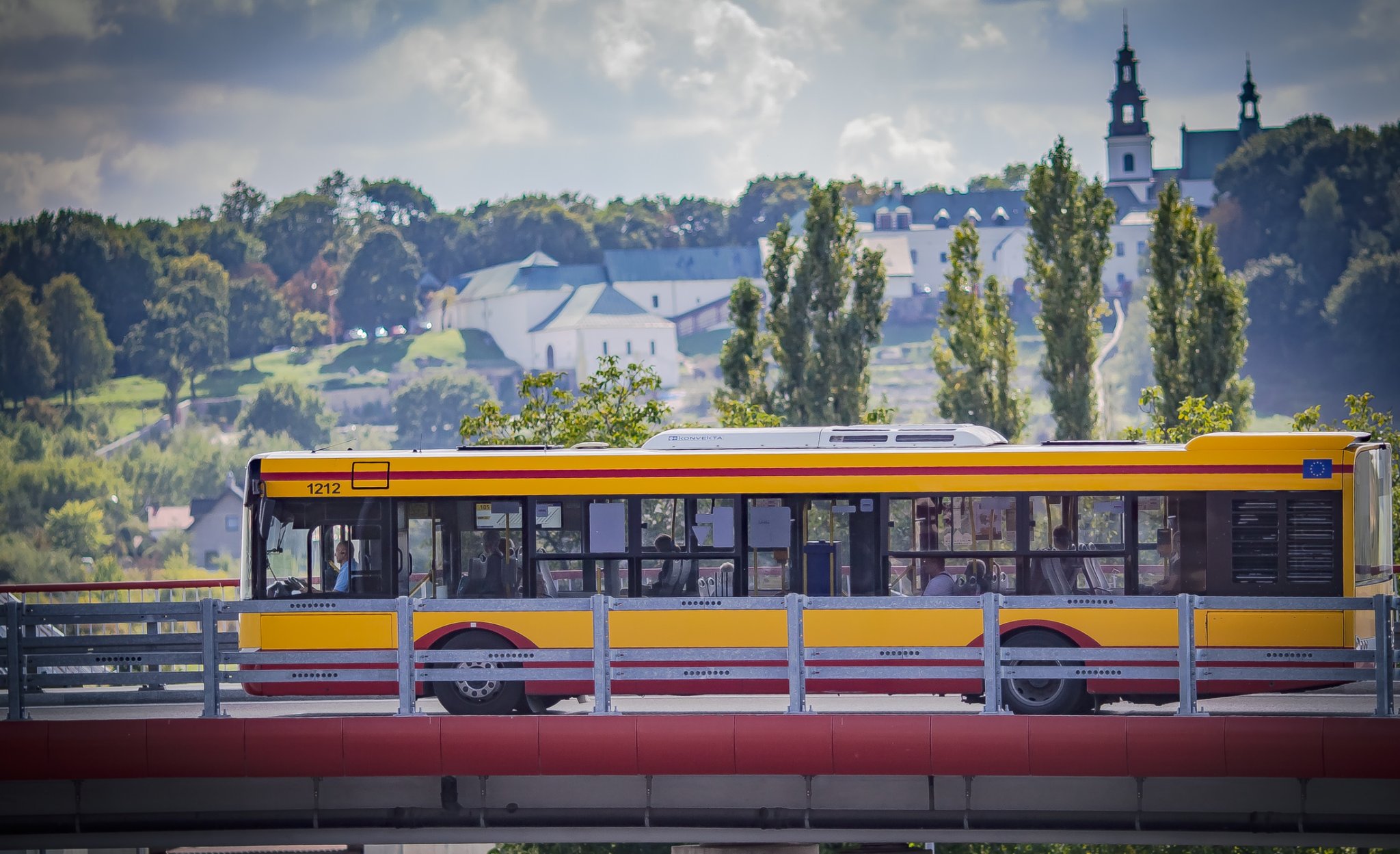 Autobus komunikacji miejskiej w Kielcach