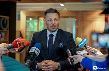zdjęcie; konferencja prasowa; przemawia wiceprezydent Marcin Chłodnicki