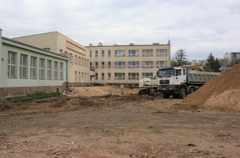 Trwa budowa boisk przy szkołach