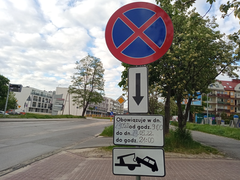 W poniedziałek będzie obowiązywał zakaz parkowania na ul. Klonowej oraz Sandomierskiej