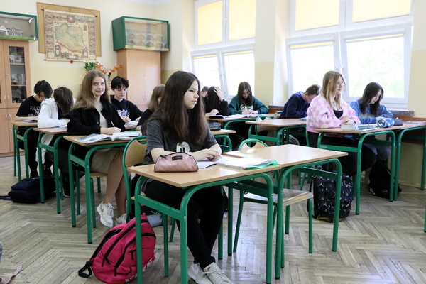 Ósmoklasiści od 16 maja będą mogli wybierać szkoły średnie, w których chcą kontynuować naukę.