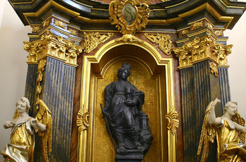 Rzeźba św. Barbary w kaplicy pod wieżą